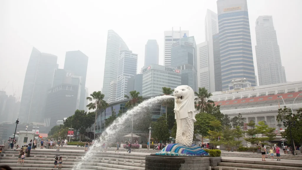 The merlion statue with a hazy singapore backdrop