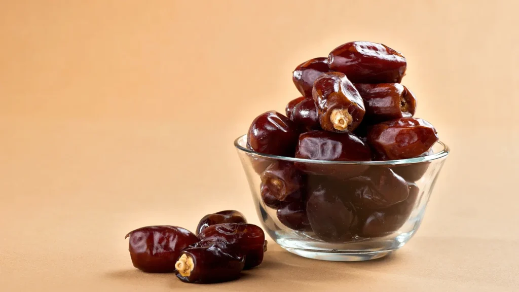 A bowl of dates