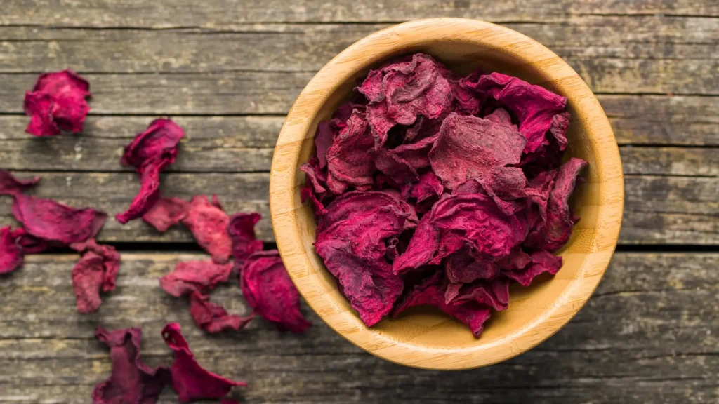 Beetroot Chips in a bowl