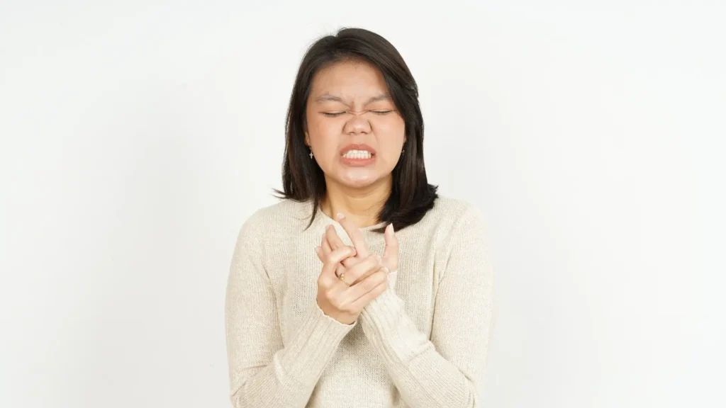 A woman having pain in her hand