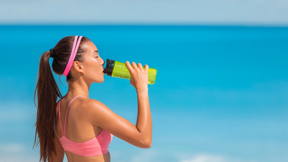 A woman choosing the best sugar free protein powder